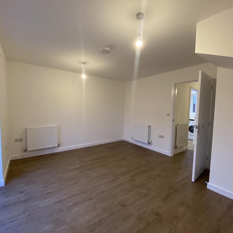 2 bedroom property to rent - Photo 1