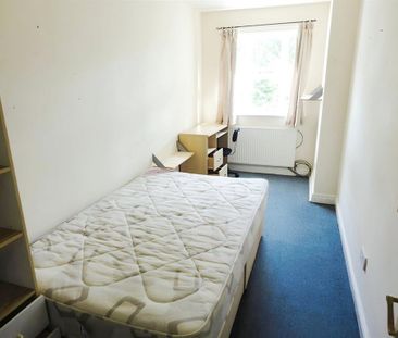 6 bedroom terraced house to rent - Photo 4