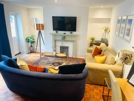 2 Bed Flat, Powis Square, BN1 - Photo 2