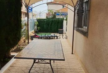 Alquiler de chalet pareado en Calle Viena, 11