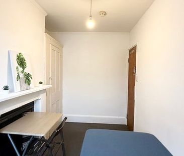 Room in a Shared House, Denzil Road, NW10 - Photo 1