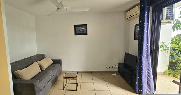 Location Appartement 1 pièce 26m² LES AVIRONS 97425 - Photo 1