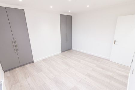 2 Bed Flat, Deptford High St., SE8 - Photo 5