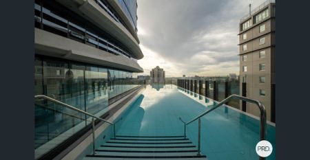 Compact and gorgeous on the 23rd floor - Photo 3