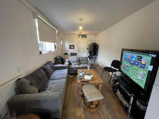 6 bedroom terraced house to rent - Photo 1
