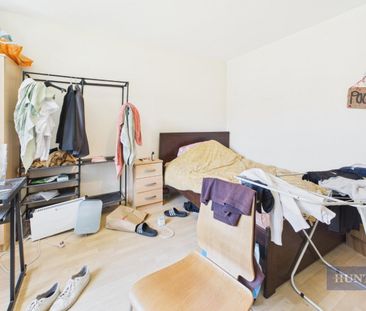 5 bedroom Flat To Let - Photo 3