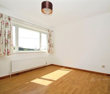 3 bedroom detached house to rent - Photo 3