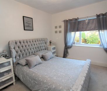 Second Avenue, Bury - Photo 6