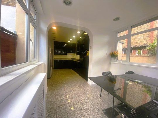 4 bedroom semi-detached house to rent - Photo 1