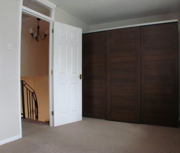 3 bedroom House To Let - Photo 2