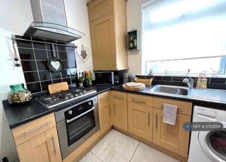 2 bedroom terraced house to rent - Photo 4