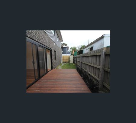 2/14 Blenheim Road, Newport, Vic 3015 - Photo 3