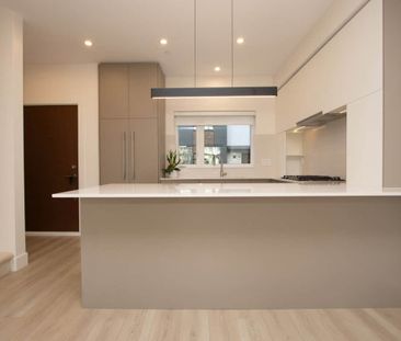 303-342 Mountain Hwy, North Vancouver - Photo 1