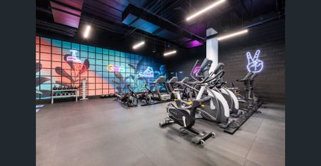 THREE BEDROOM APARTMENT WITH KITCHEN ISLAND, AMENITIES INCLUDED! AVAILABLE NOW, READY TO MOVE IN. - Photo 5