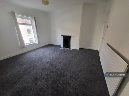 2 bedroom end of terrace house to rent - Photo 4