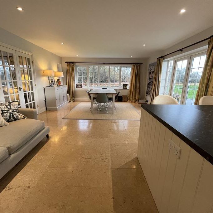 4 bedroom detached house to rent - Photo 1