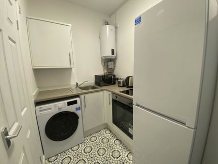 Studio Flat, Hathersage Road, M13 - Photo 2