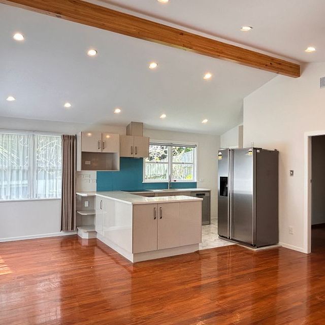 Spacious 5BR Hillcrest Haven w/ Views - Photo 1