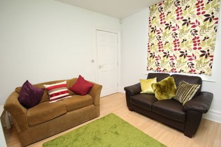 4 Bed - Branksome Place , Hyde Park , Leeds - Photo 5