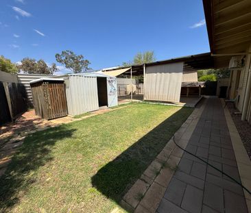 Spacious Three Bedroom Family Home - Photo 5