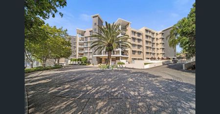 Furnished 3 Bedroom Apartment at The Cape, Varsity Lakes - Photo 4