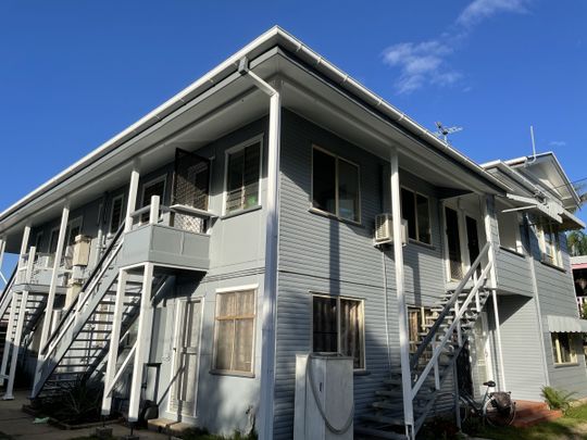 Close to beach - shops and school - Photo 1