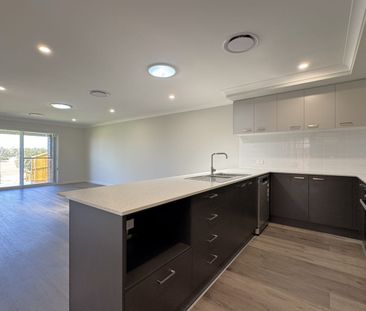 Stunning Four Bedroom Home - Ducted Air-Con, Alfresco, Picturesque ... - Photo 3