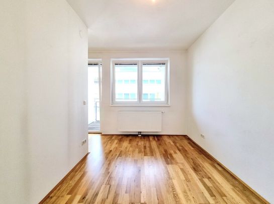 Wohnung mit Loggia. Eine Oase mitten in der Stadt - Photo 1