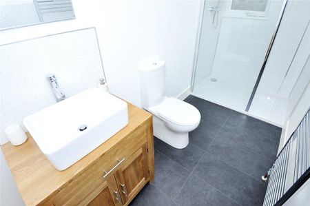 2 bedroom semi-detached house to rent - Photo 5