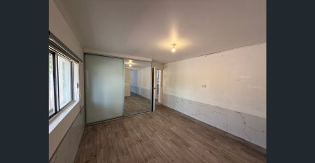 "Spacious 2bedroom unit, with bills included" - Photo 5