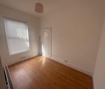 2 bedroom end of terrace house to rent - Photo 5