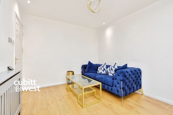 4 bedroom terraced house to rent - Photo 1