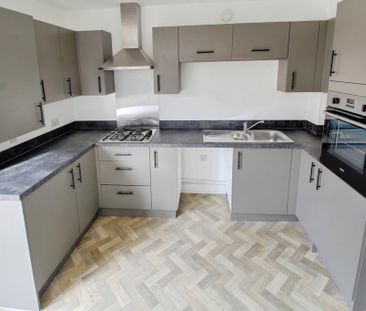 3 bedroom semi-detached house to rent - Photo 5