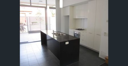 Modern 2 bed 2 bath 1 car + MPR room unfurnished townhouse - Photo 3