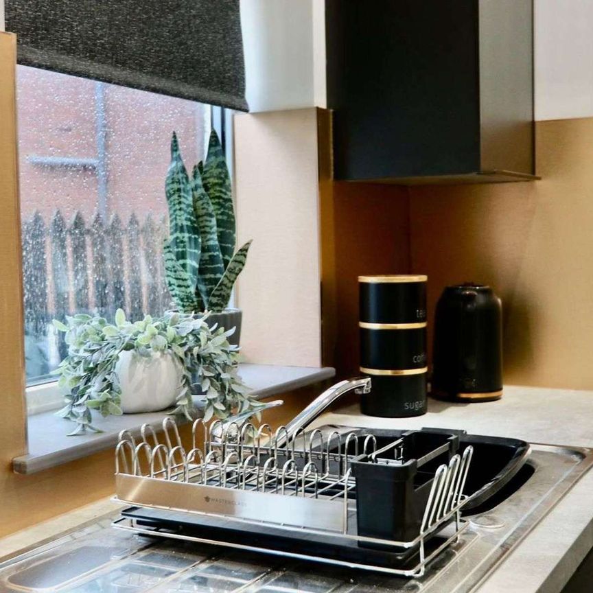 🏡 Brand New 5 Bedroom House Share – Oakes Street, WF2 Room 1 - Photo 1