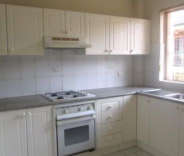 "SPACIOUS TWO BEDROOM UNIT WITH DOUBLE TANDEM GARAGE'' - Photo 6