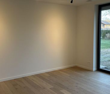 Woning te huur in Zwijnaarde voor € 2.000 met 4 slaapkamers - Photo 2