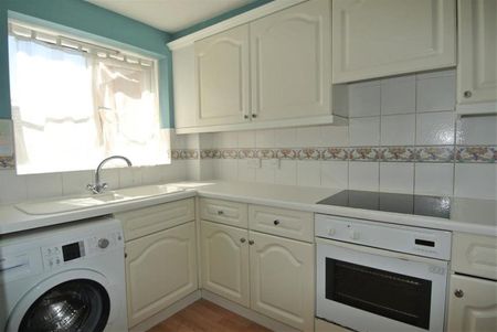 Brighton Road, Addlestone - 2 bedrooms Property for lettings - Seymours - Photo 3