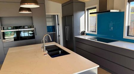 Executive family home in Mapua - Photo 3