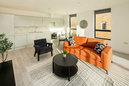 Cuckoo Hall Lane, London - Photo 3