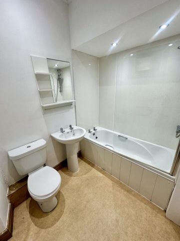 1/2 Hawkhill 297, DD2 1DN, Dundee - Photo 3