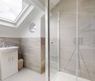 Newly Renovated 5-Bedroom, 5-Bathroom Property Near Hallam Universi... - Photo 5