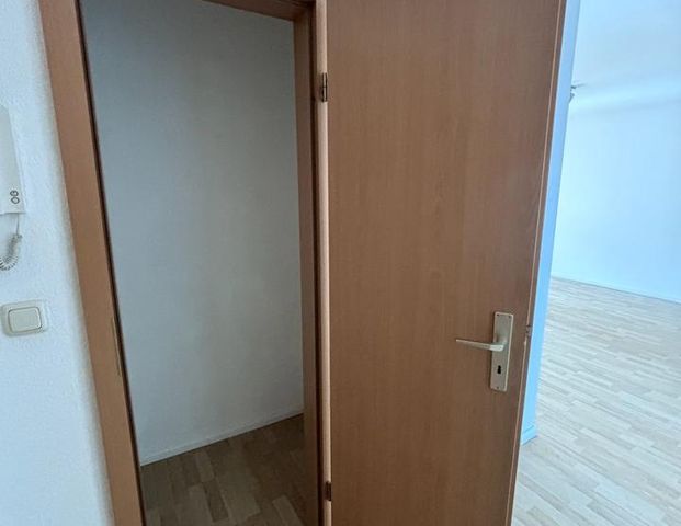 Gemütliche 1-Raum-Dachgeschosswohnung mit Einbauküche - Photo 1