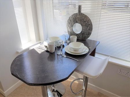 1 bedroom in a house share to rent - Photo 2