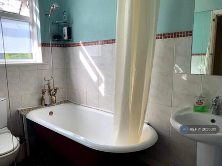 1 bedroom in a house share to rent - Photo 5