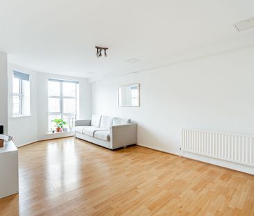 Available unfurnished now - Photo 1