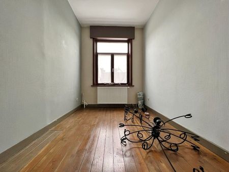 Karaktervolle woning met 4 slaapkamers, garage en tuin. - Photo 2