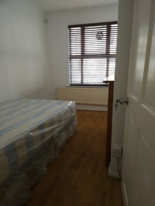 1 Bed Terraced House, Winsdon Road, LU1 - Photo 1