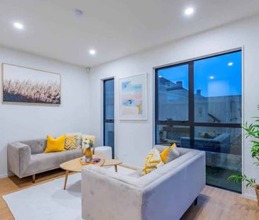 Modern living at its finest - 4 Bed 2 Bath - Photo 5