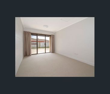 LOCATION! LOCATION! Cul-de-Sac 2 Bedroom PLUS Study !! - Photo 3